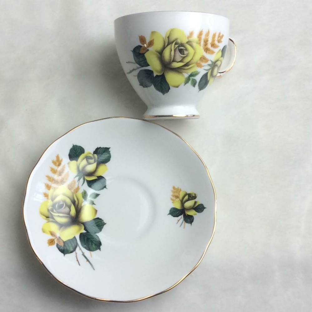 Royal Kent Bone China England #8291 Teacup & Saucer